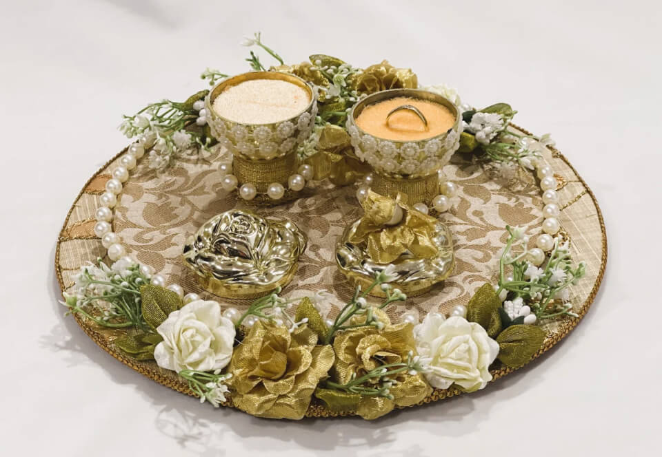 Red Real flowers engement ring platter at Rs 2500 in Pune | ID: 26765683988